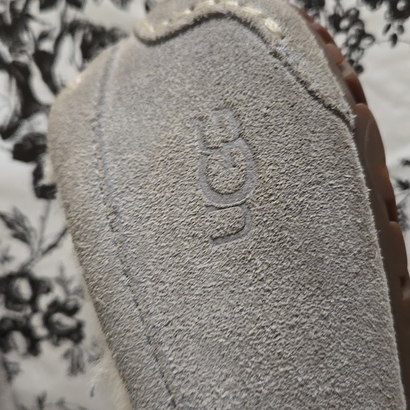 Ugg Moccasin Slippers B138 - Picture 6 of 10